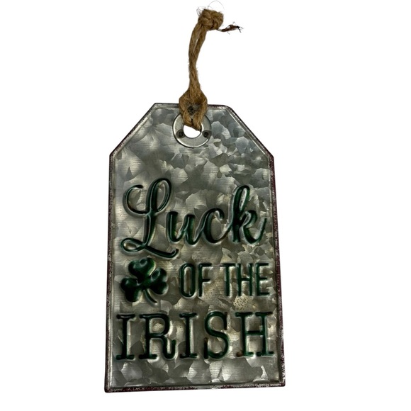St. Patrick’s Day NWT Wooden Block, Metal Tags, and Mini Flag Decor Bundle of 4 - Picture 5 of 7